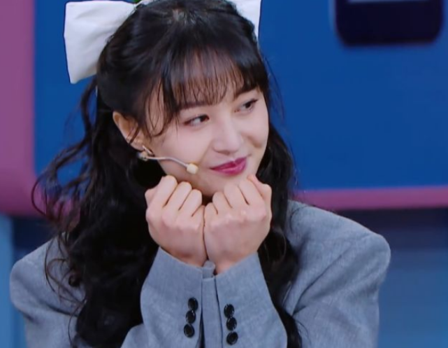 郑爽的毒液美甲彻底火了当她伸手捂脸的一刻生怕不小心会滴下来