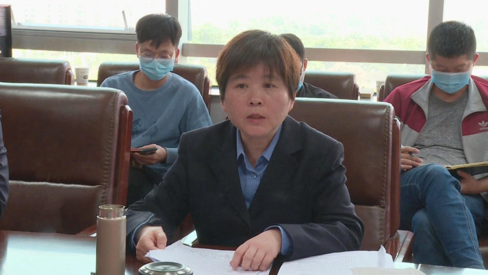 湖南客户端4月28日讯(潘雁平)27日上午,娄底市人民检察院检察长李芳芳