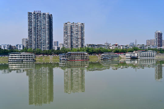 今后不能在船上吃鱼火锅了四川乐山市中区整治非法码头