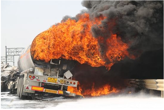 那么如果在高速上遇到了爆炸事故我们应该如何避险呢?