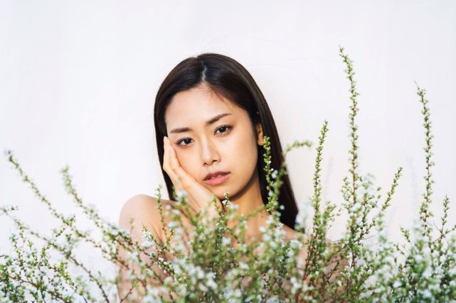 技术,将女主又给化得不敢恭维了,观看女主扮演者松田rima的其他照片