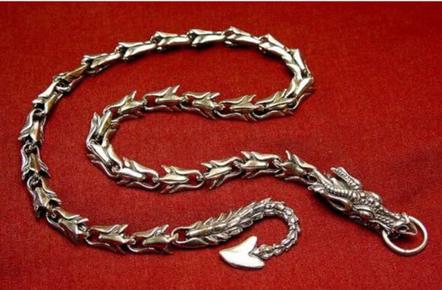 3,龙头杆棒:这是专门用来对付日本忍者的神兵利器,与九节鞭相似,整体