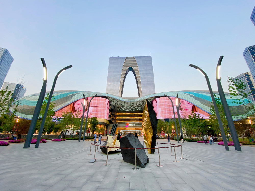 东方之门，苏州最著名的地标性建筑，为什么被调侃成“大秋裤”？_腾讯新闻