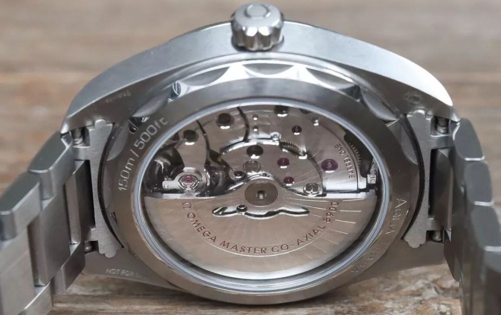 旋入式/普通按把式表冠,决定着手表的防水性能