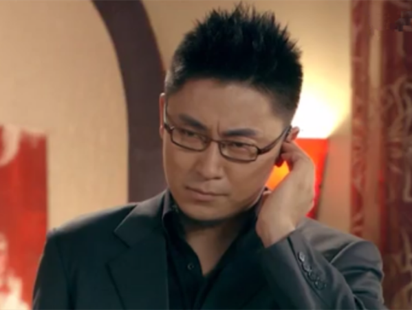 那些在电视剧中用真名的角色,杜俊和胡歌还没啥,他们全员都是真名出演