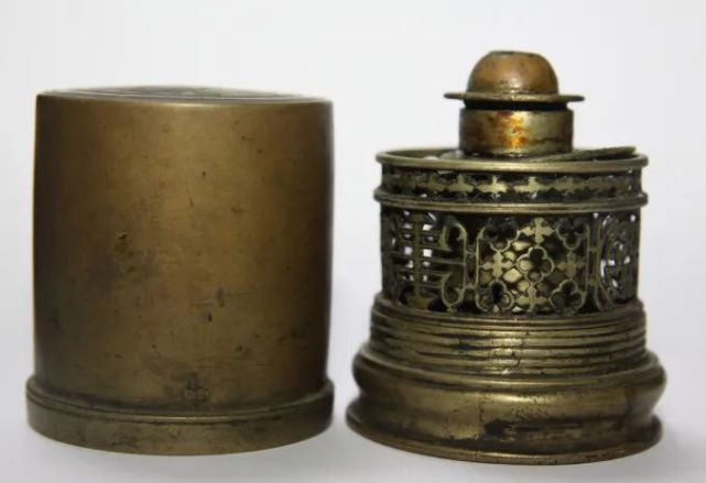 清代的鸦片烟枪和烟灯长什么样?