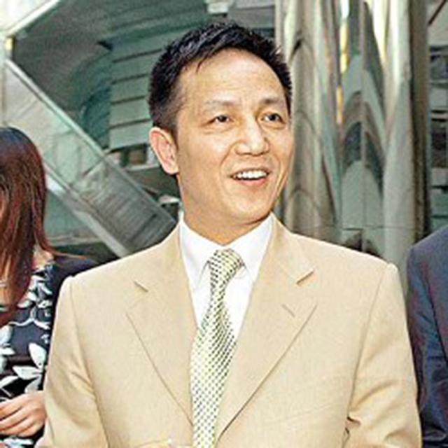 平凡小伙成上海首富,皮带镶满钻石,放言:超李嘉诚,却锒铛入狱