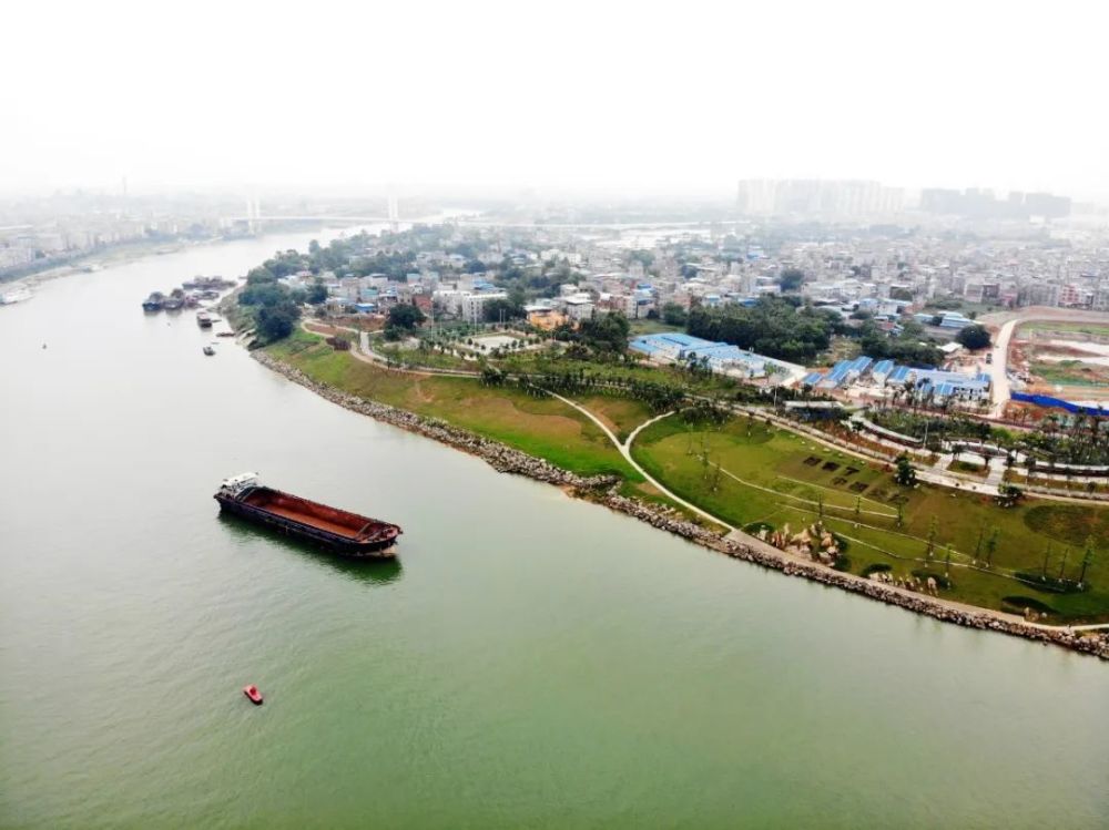 走一起到贵港郁江两岸江边吹风去