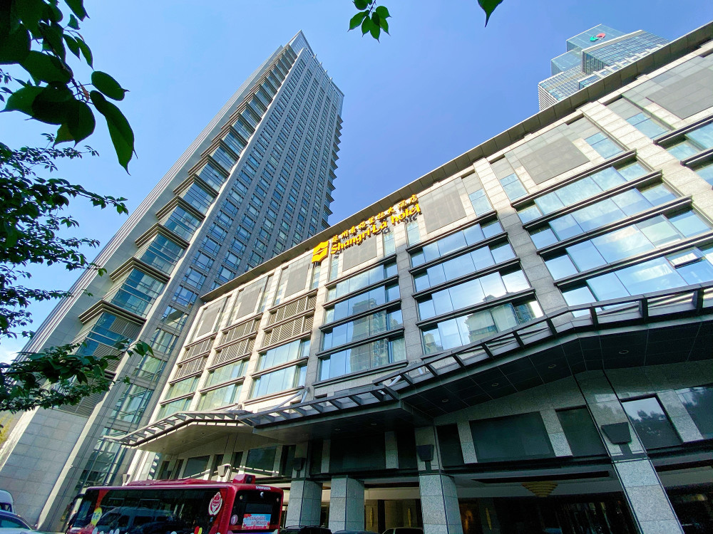 坐落在苏州虎丘区的塔园路,盘踞在高达232米的新地中心,从走进这家