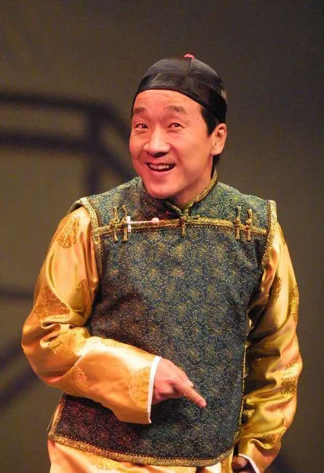 《十二生肖大拜年》,《邻居》等经典作品走红的喜剧演员刘亚津,用着