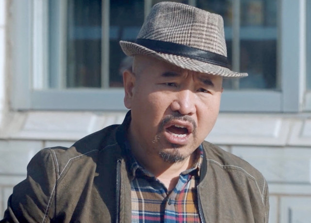 电影更有噱头,于是唐鉴军主演了《加油二师兄》,王小利主演了《一路不