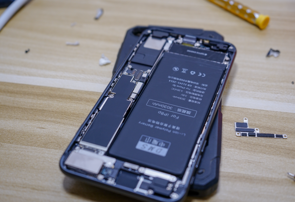 苹果又想赚我钱?我:天真!换个电池iphone 8p再战2年!