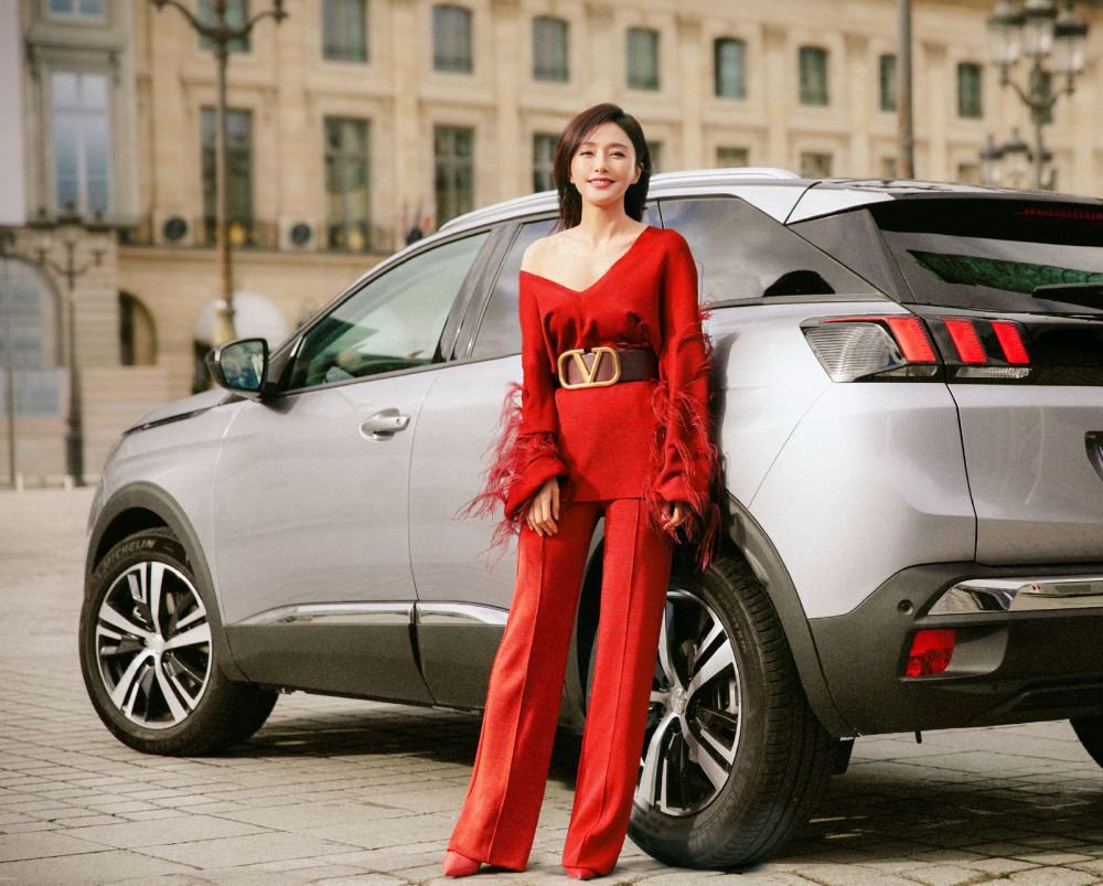 秦岚拥有好身材真任性 穿枣红色套装配高跟鞋 尽显女性魅力 腾讯新闻