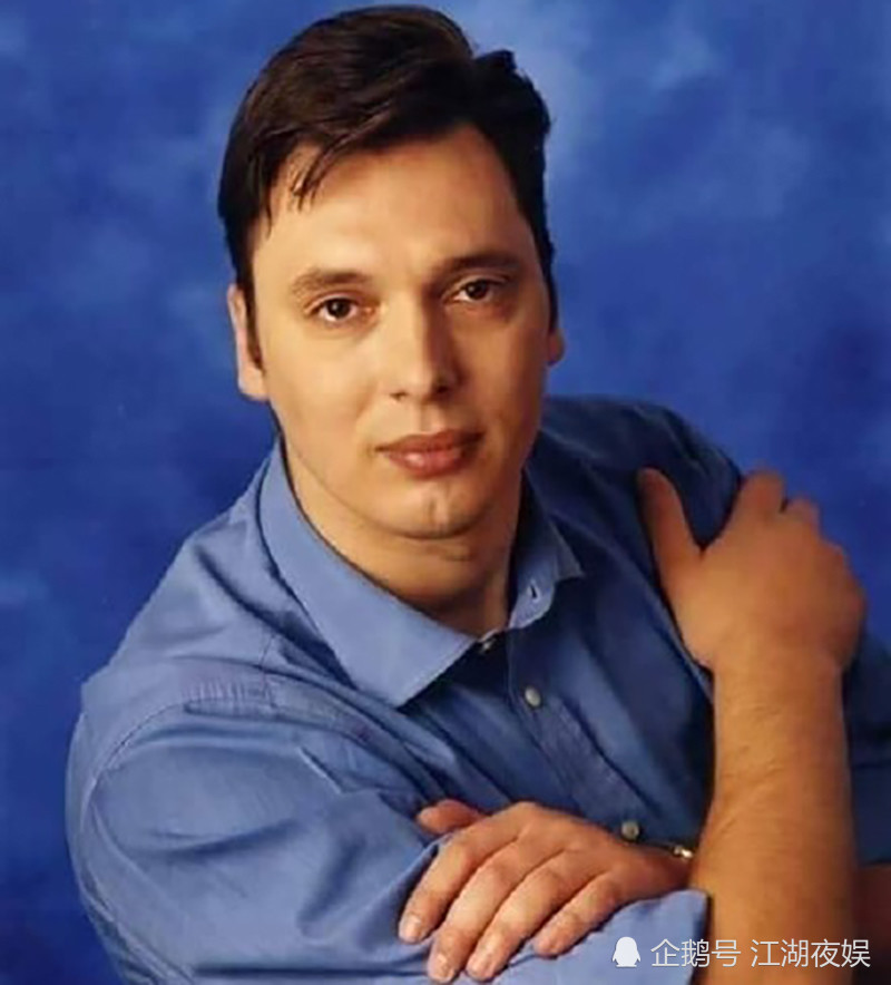 塞尔维亚总统年轻时超帅气,身高两米眉眼深邃清秀