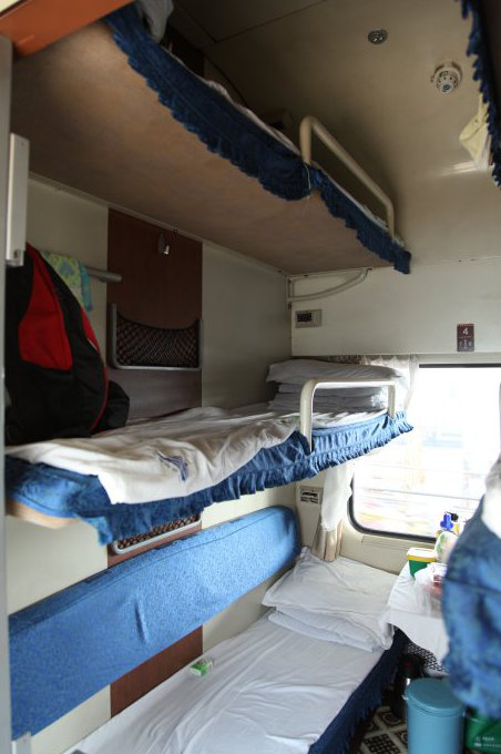 女孩坐火车最好不要选择下铺,乘务员透露真相,让人细思恐极