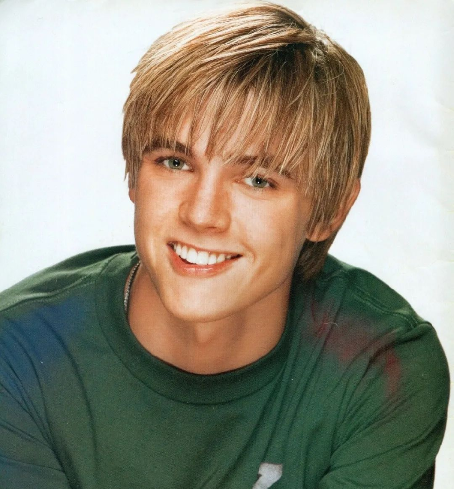 当年以金发美男子外型加上实力派歌声窜红全球的jesse mccartney,首张