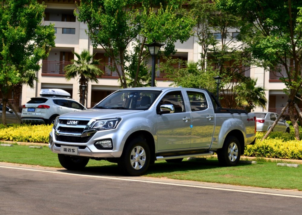 江西五十铃的国六皮卡,1.9t柴油机头动力足,顶配接近20万