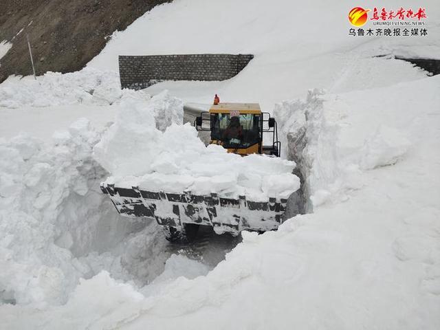 独库公路清雪工作展开 五一 期间暂不通车 奎屯 独库公路 公路管理局 清雪 五一