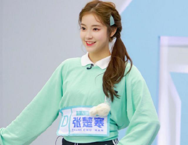 熟悉的场景出现后,我们可以得知张楚寒是有实力的,要不然导师们也不会