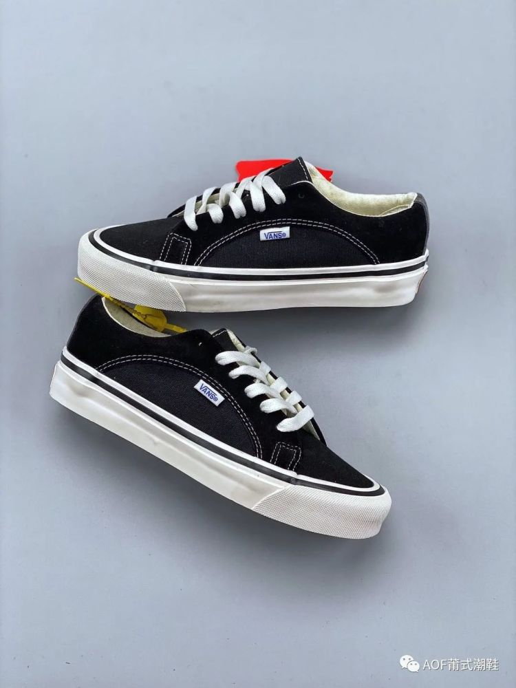 可盐可甜神级百搭万斯板鞋黑灰麂皮开箱新配色