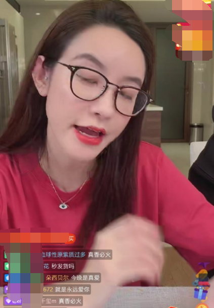 精神压力大张大奕直播头皮屑太多冒出白发粉丝控评刷屏
