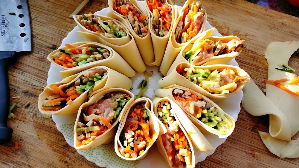 五彩豆皮卷舌尖上的五彩梦幻味觉色香味俱全的一道家常菜肴快快收藏