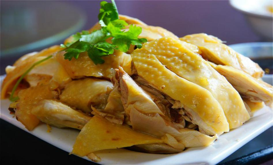 另外,三黄鸡还有一种常用的做法:香炒三黄鸡.