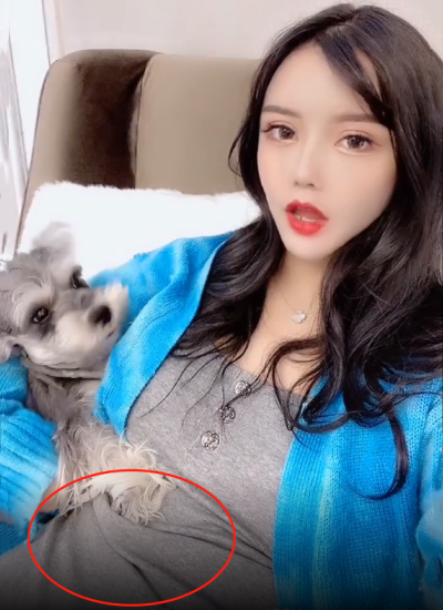 韩安冉微博晒自拍照鼓起的小腹太抢镜这是怀二胎了吗