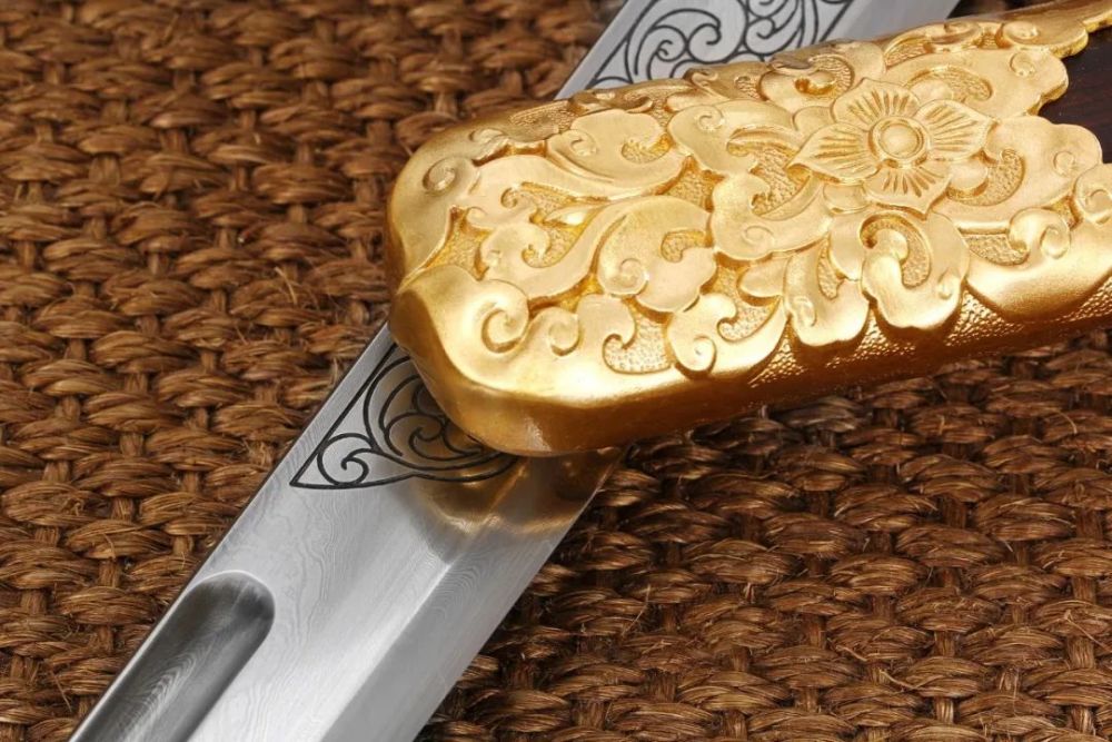 尉迟真金手中的极品宝刀精美霸气的大夏龙雀刀