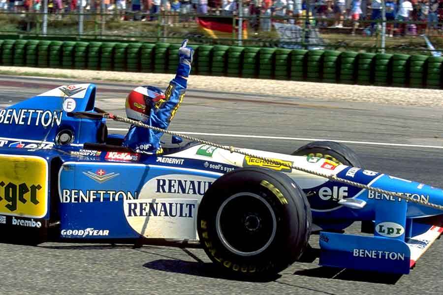 回忆杀满屏偶像塞纳舒马赫飙起车能当他们跟屁虫都得有实力 腾讯新闻