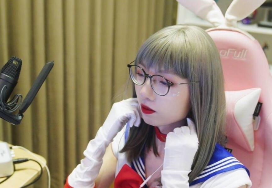 mlxg首次女装直播颜值秒杀一切女主播很像实习女老师