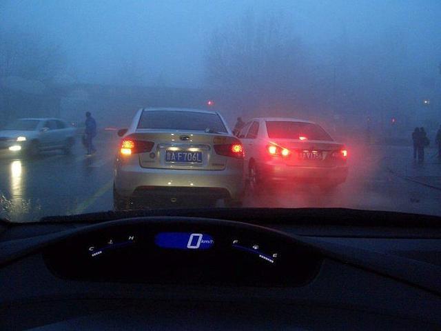 下雨天开车有什么讲究?这几个关键点,大家不要忘了