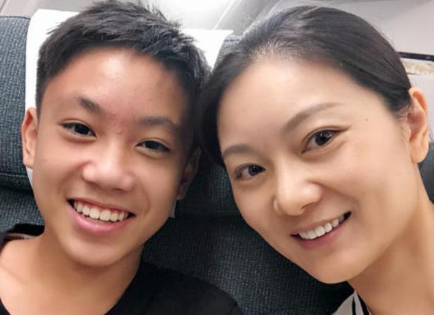 50岁的张艺谋有什么魅力能让19岁的陈婷爱上他还生下3个孩子