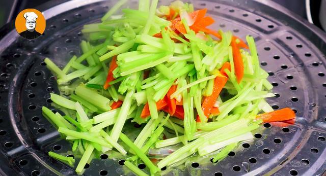 芹菜这样做太好吃了,一次4斤不够吃,营养又解馋,比吃肉还香!