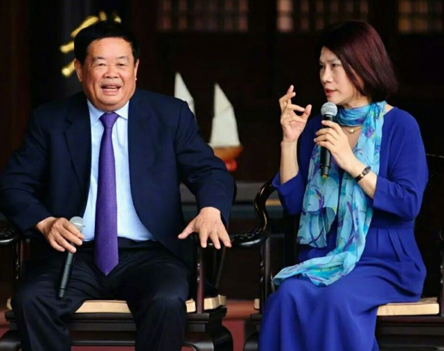 曹德旺当着董明珠的面我公司不用格力空调董明珠的回应太霸气