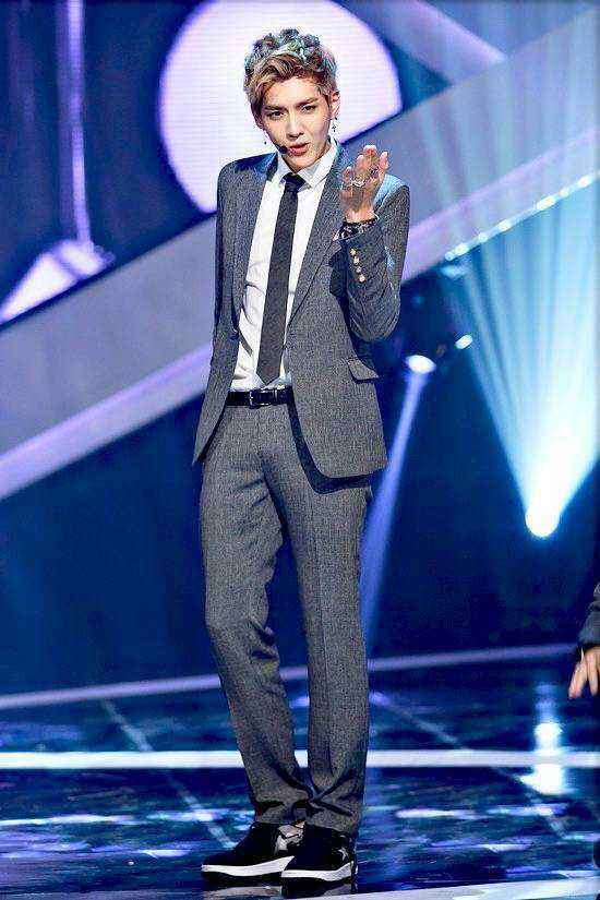 男星身高180以上的有谁呢?肖战李现人气高,38岁的他却最有魅力!