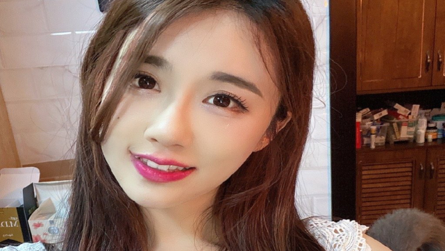 虎牙轩子巨2兔晒女友视角只因1动作故作矜持水友这还是你吗