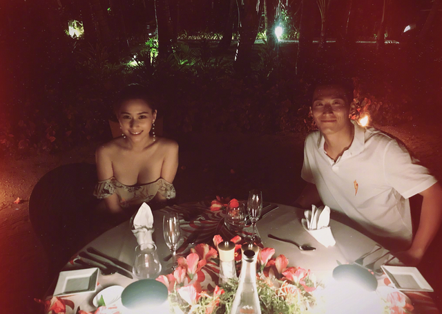 何超莲|何超莲送别赌王后首更动态，深夜晒窦骁健身肌肉照，配文疑透露同居