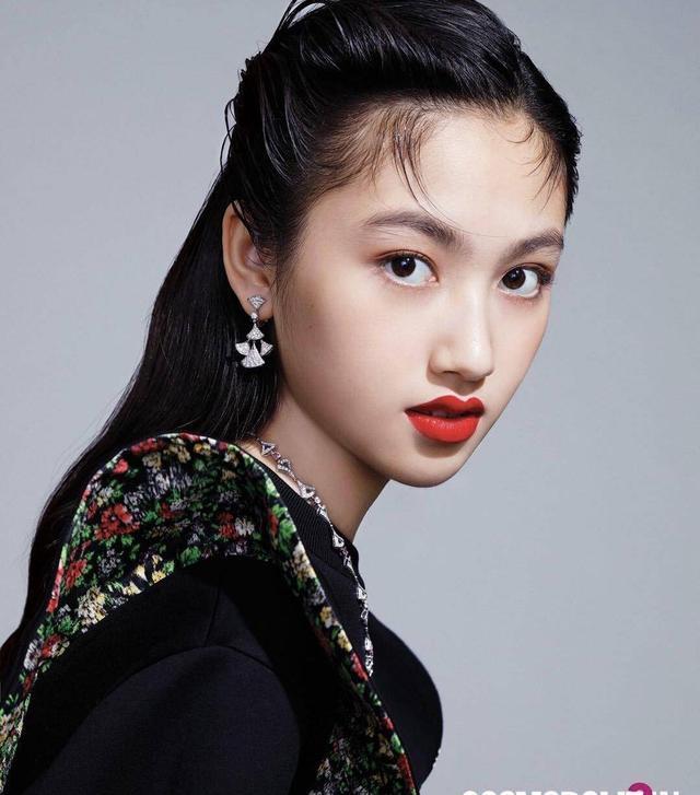 香港著名男演员15岁爱女身高180 受邀拍摄广告 大秀43寸长腿 腾讯新闻