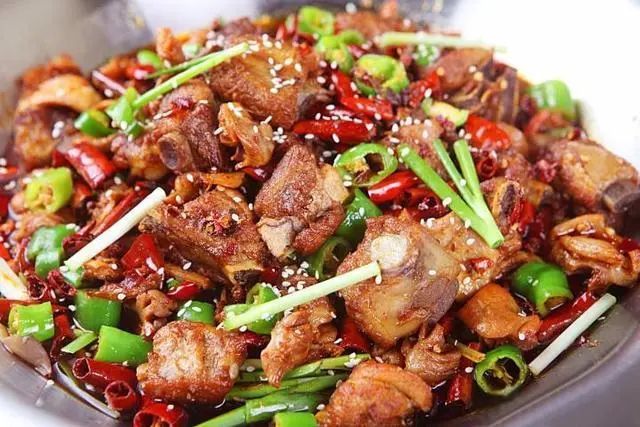 干锅鸡,经典川菜,香辣过瘾,营养丰富促进食欲_腾讯新闻