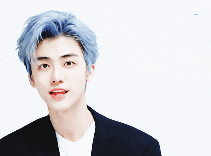 罗渽民蓝发,00年的美貌攻击,你真的扛得住突破次元壁的帅气吗