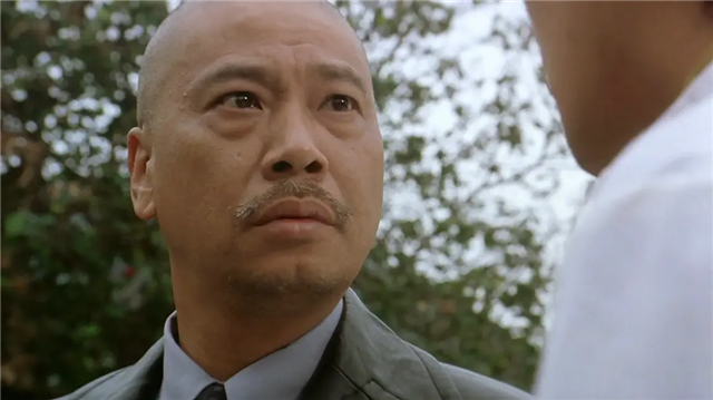 尹天仇终究是没有演好这场戏,在黑帮的别墅里,两人身份暴露.