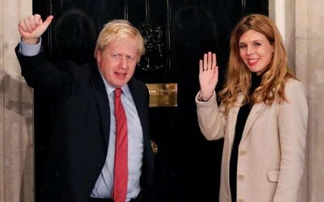英国首相小22岁女友功劳不小,未婚先产子太让人揪心
