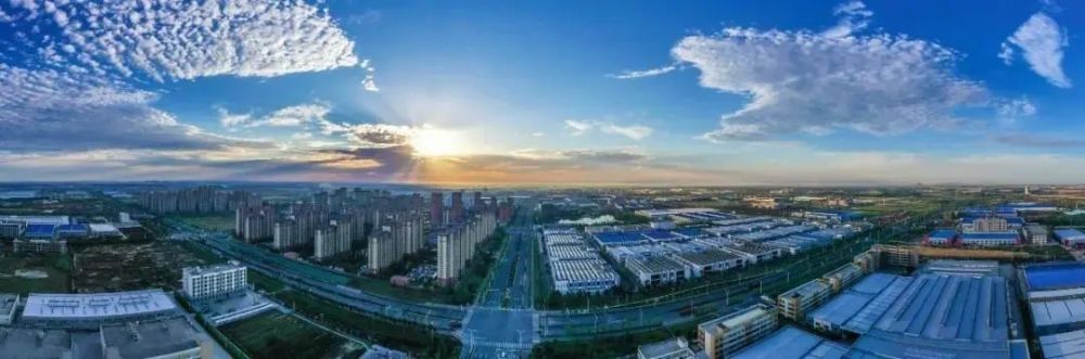 签约前,吴丽华一行还实地参观考察了中新苏滁高新区规划馆,详细了解