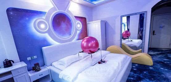 酒店情侣套房中的"圆球"到底有什么用?前台小妹:年轻人用的多一点