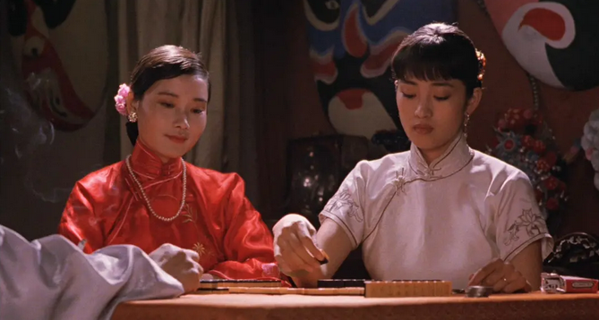 大红灯笼高高挂深院老宅里的女人最终难以逃离的命运牢笼