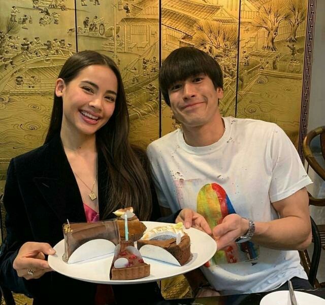 泰星nadech和yaya又甜蜜撒糖,"狗粮"你吃饱了吗?_腾讯新闻