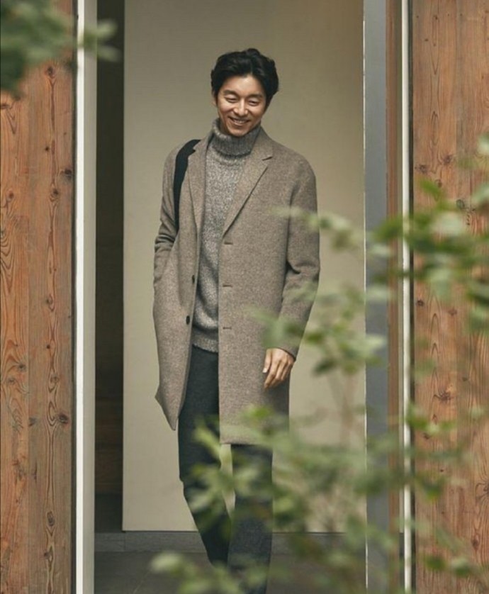 孔刘拍摄春夏系列时装,运动风衣搭配t恤,造型淳朴文艺范十足_腾讯新闻