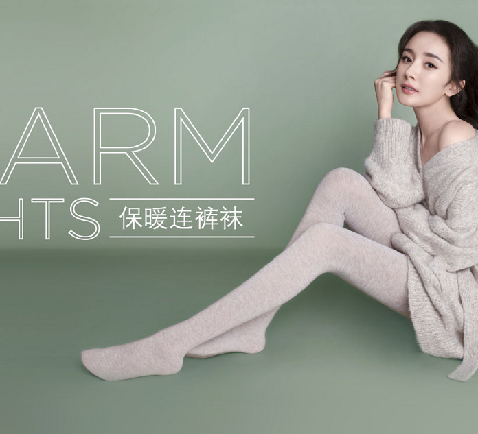 杨幂又带火一条"牛奶连裤袜"!连鞋子都懒得穿,侧身的一瞬我心动了