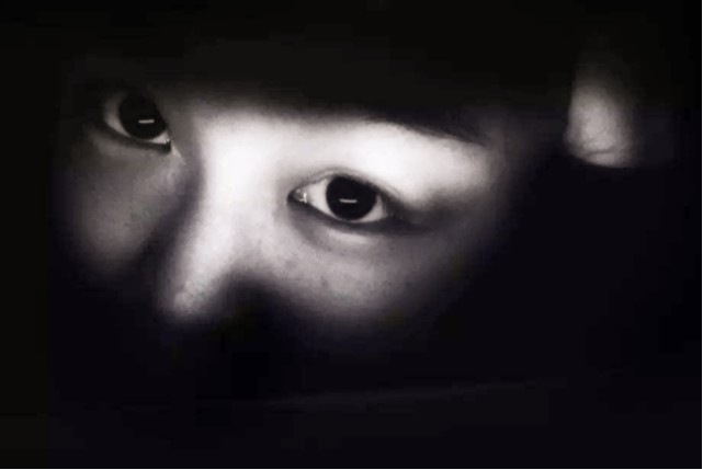 图片来源于网络:黑夜中的眼睛黑夜给了我黑色的眼睛,我却用它寻找光明